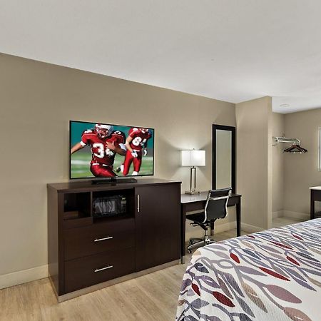 Red Roof Inn Реддинг Экстерьер фото