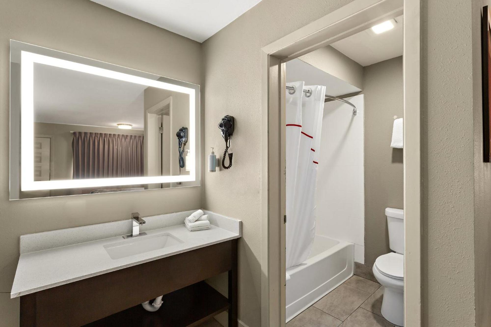 Red Roof Inn Реддинг Экстерьер фото