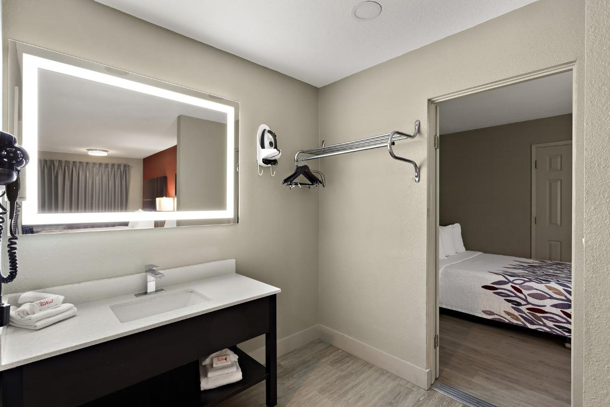 Red Roof Inn Реддинг Экстерьер фото