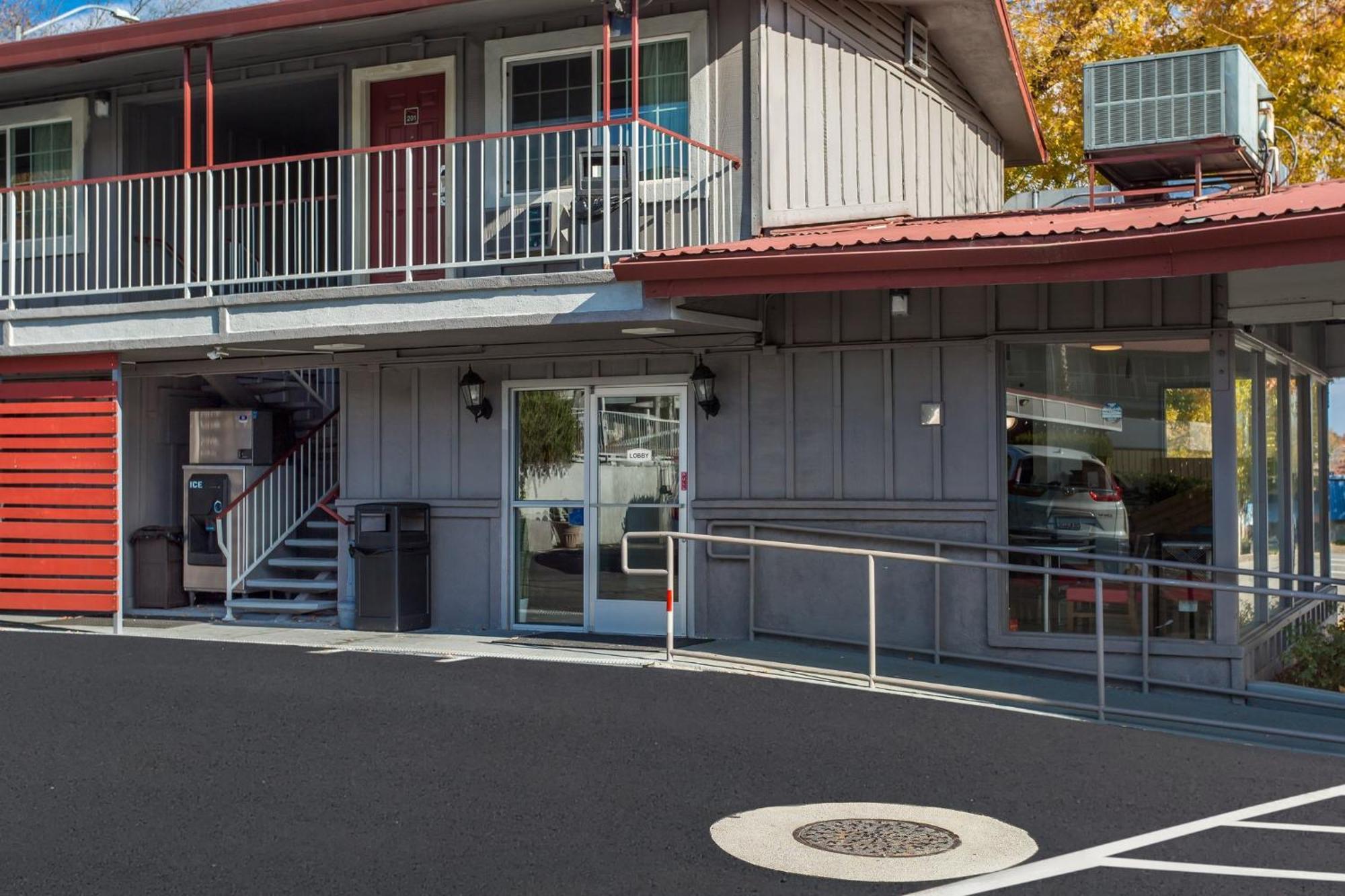 Red Roof Inn Реддинг Экстерьер фото