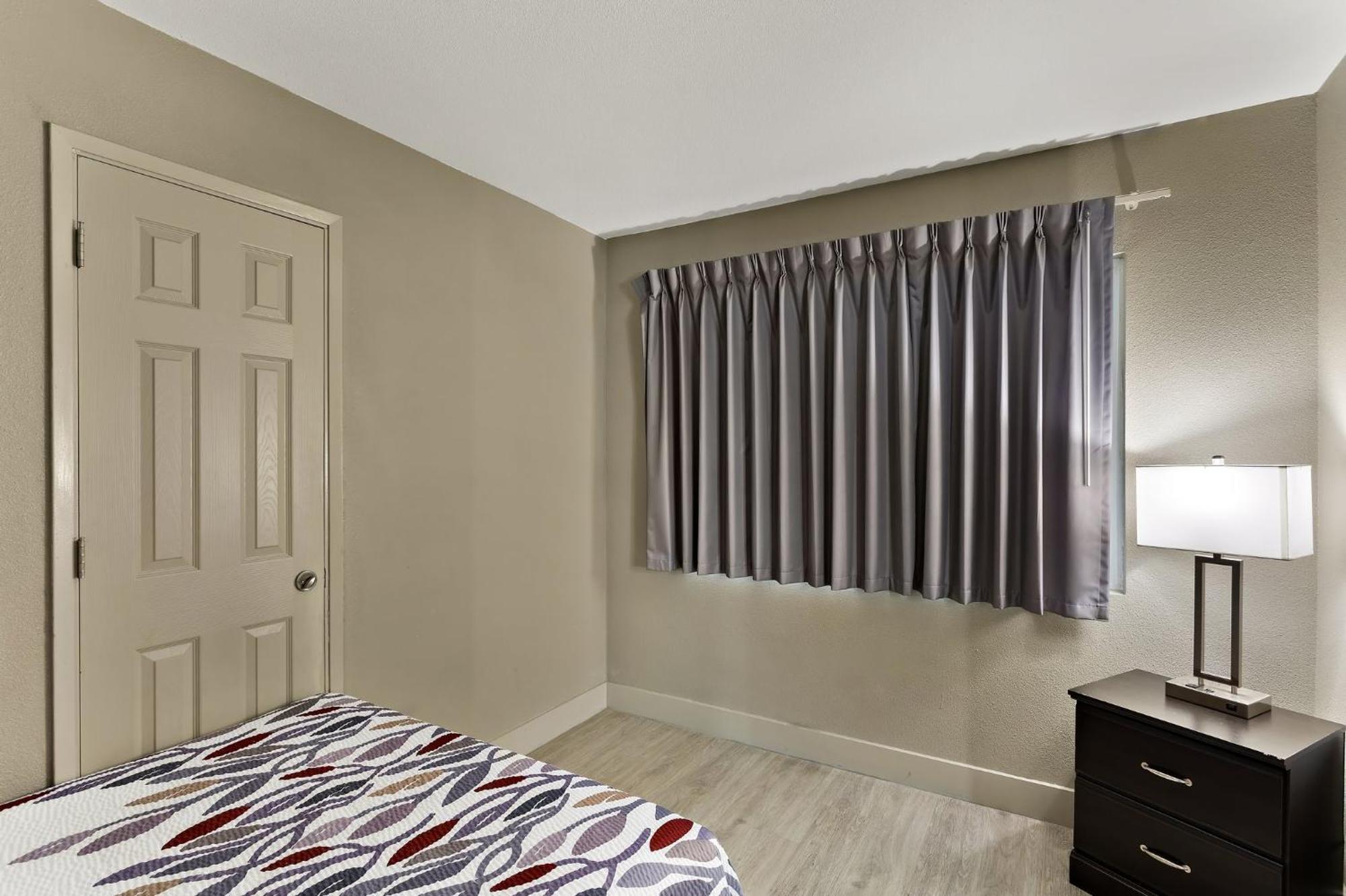 Red Roof Inn Реддинг Экстерьер фото