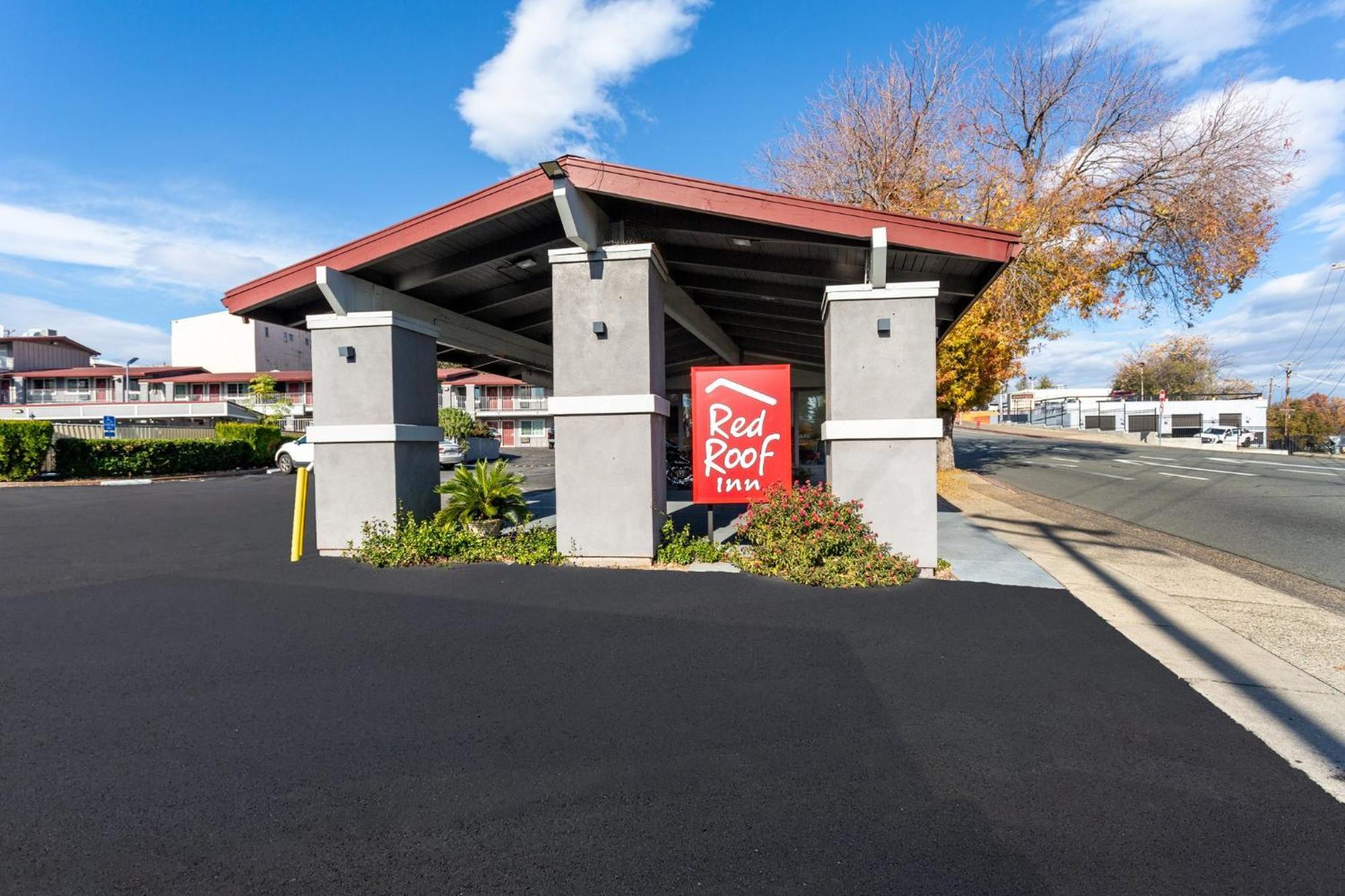 Red Roof Inn Реддинг Экстерьер фото